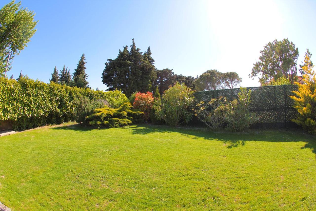 Gite Des Laquets Sérignan-du-Comtat Exteriör bild